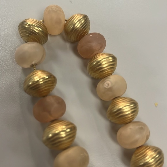 Elegant Gold and Pink Beaded Necklace - Picture 4 of 7